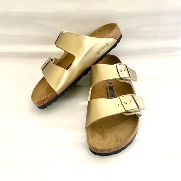 Birkenstock Shoes - NIB Women’s Birkenstock Arizona Sandals